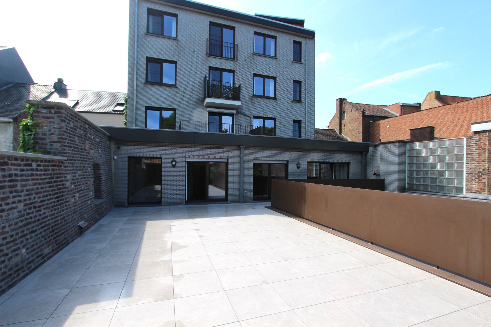 RIANT APPARTEMENT MET GROOT TERRAS EN 3 SLAAPKAMERS 