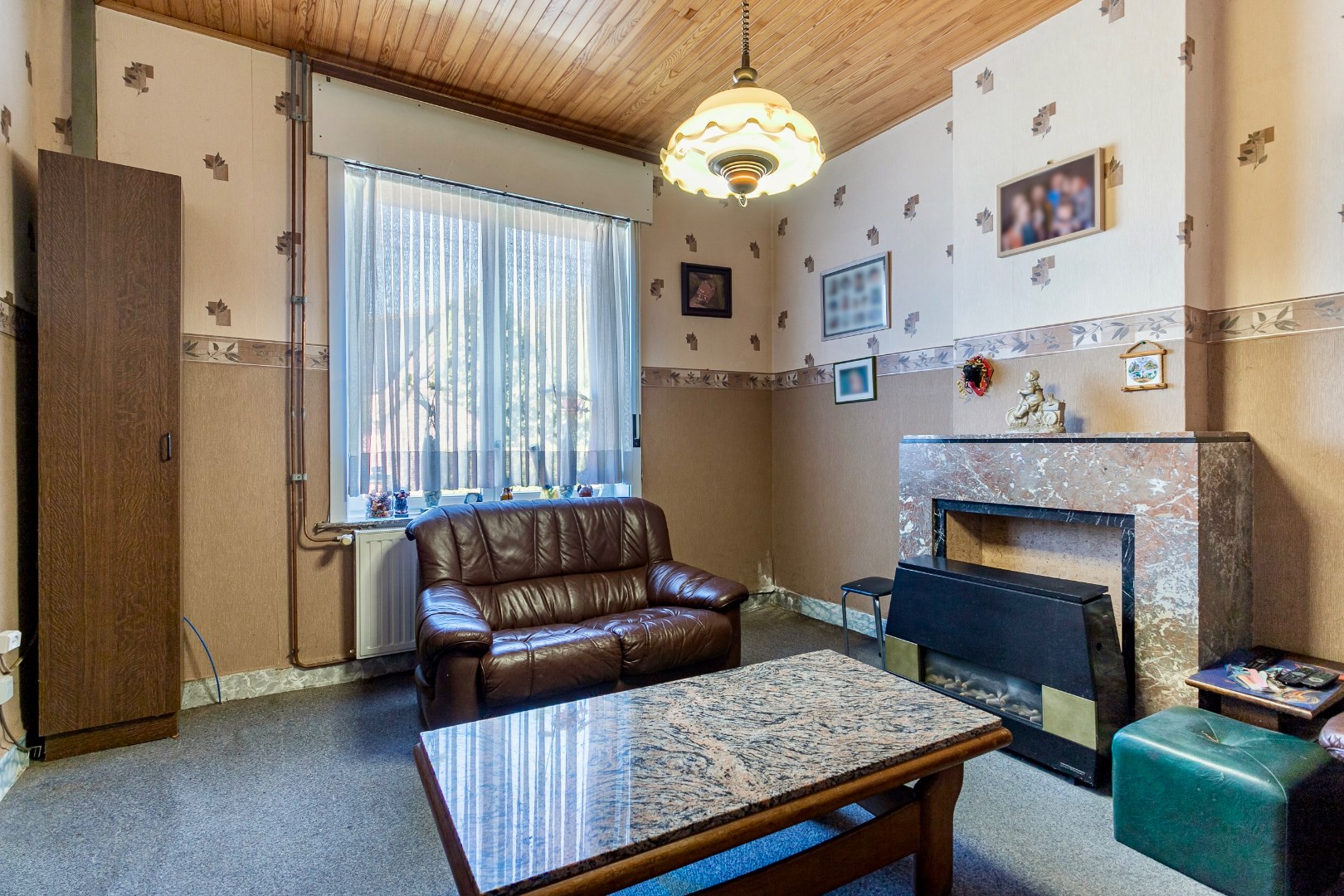 Te renoveren woning met omliggende gronden 