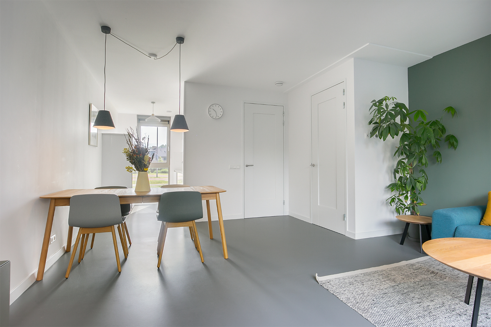Goed afgewerkte en energiezuinige  4/5-kamer tussenwoning in de populaire en groene wijk Park Zestienhoven! 