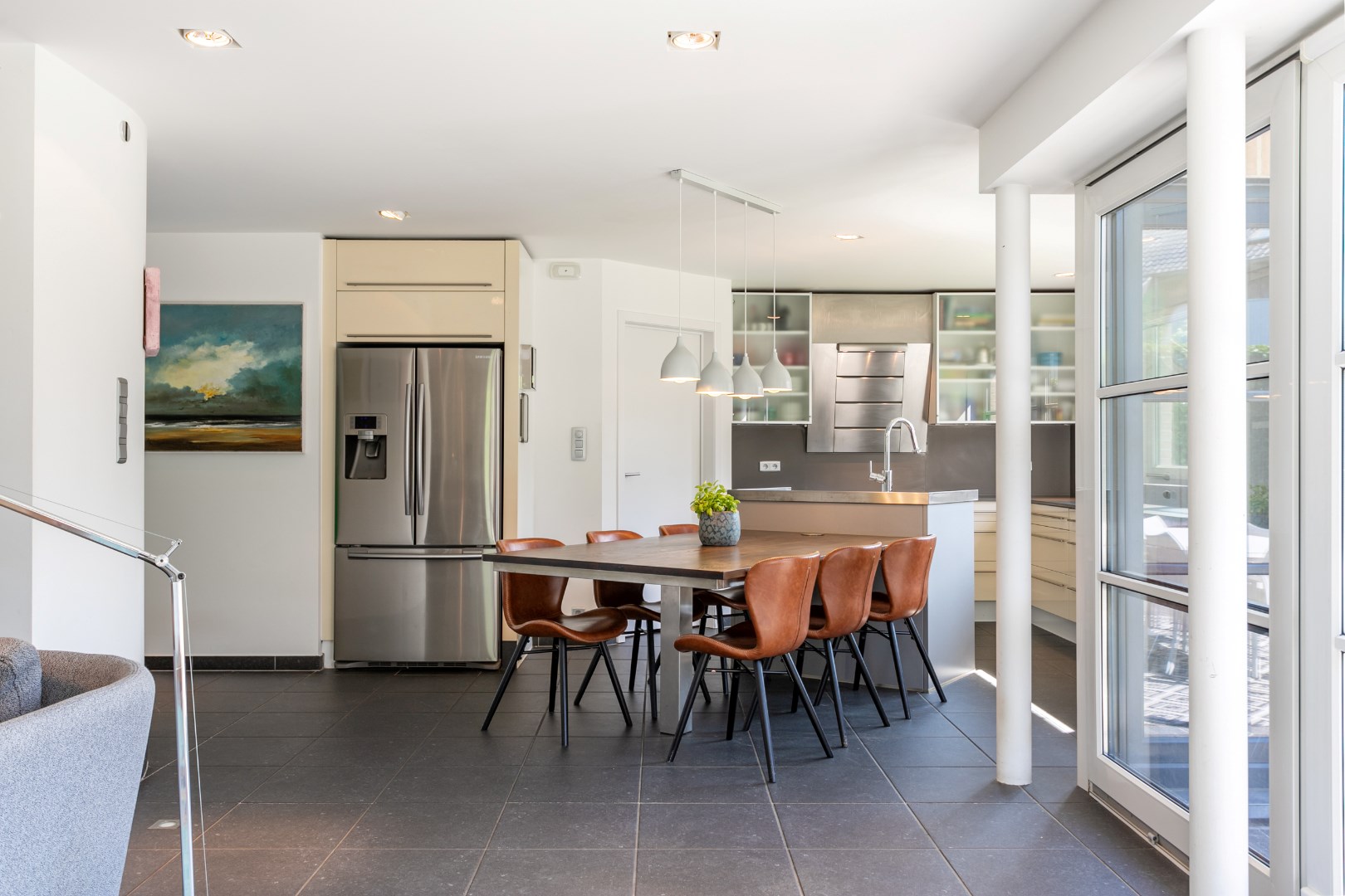 Instapklare woning met 3 slpks, garage en tuin te Halle 