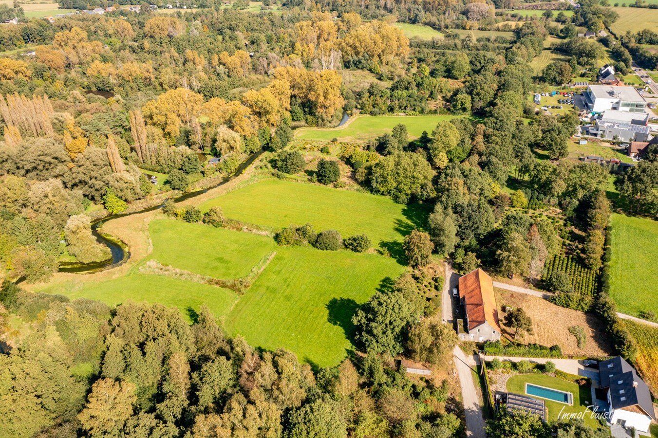 Centraal gelegen hoeve op ca. 2,9 ha te Geel 