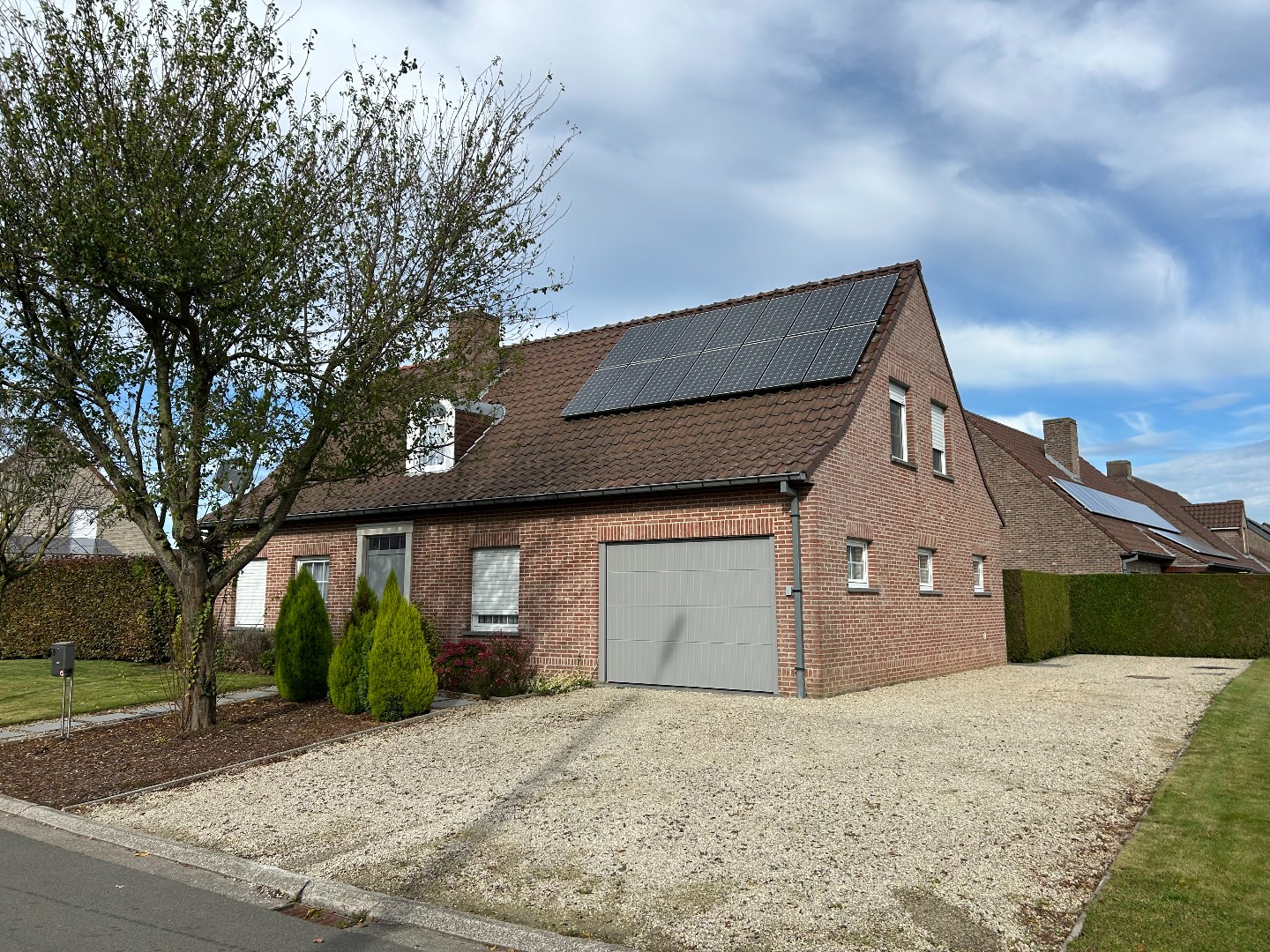 Ruime en verzorgde alleenstaande woning met garage en tuin op 673m&#178; 