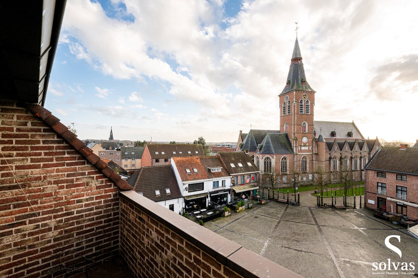 Gezellig twee slaapkamer appartement m&#233;t garage op toplocatie te centrum Aalter 