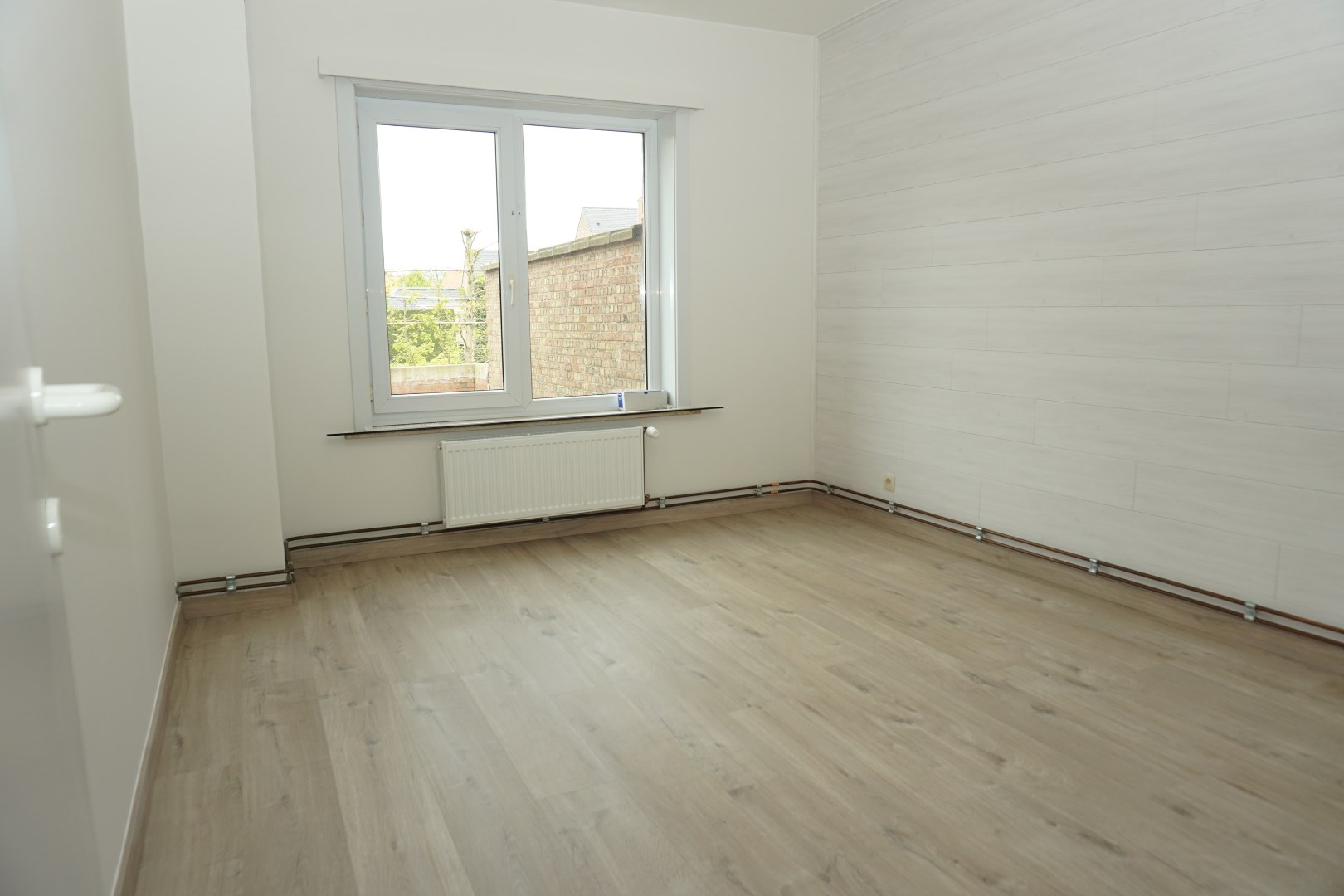 APPARTEMENT AGR&#201;ABLE AVEC 2 CHAMBRES A COUCHER 