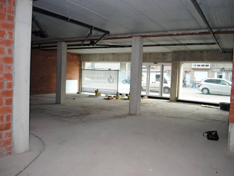 Handelspand - 210m&#178; -  in centrum Waarschoot 