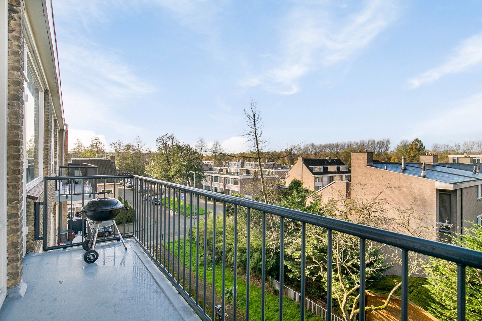 4-kamer Top appartement op de 3e verdieping met 2 balkons, berging in de onderbouw en gelegen op eigen grond! 