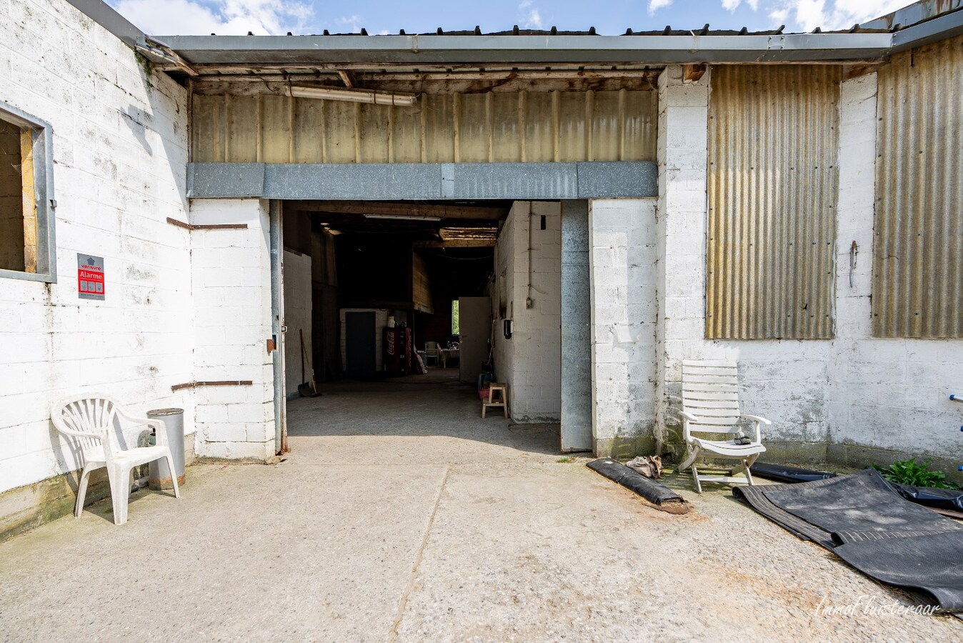 Equestrian property with house to be renovated at ca. 90a in Wonck (Bitsingen). 