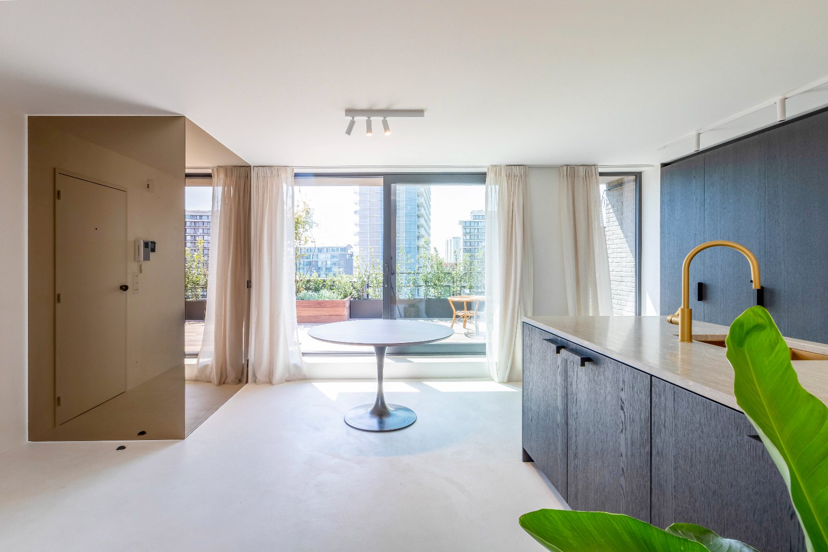 Unieke penthouse met 2 slaapkamers, 2 ruime terrassen en garage 