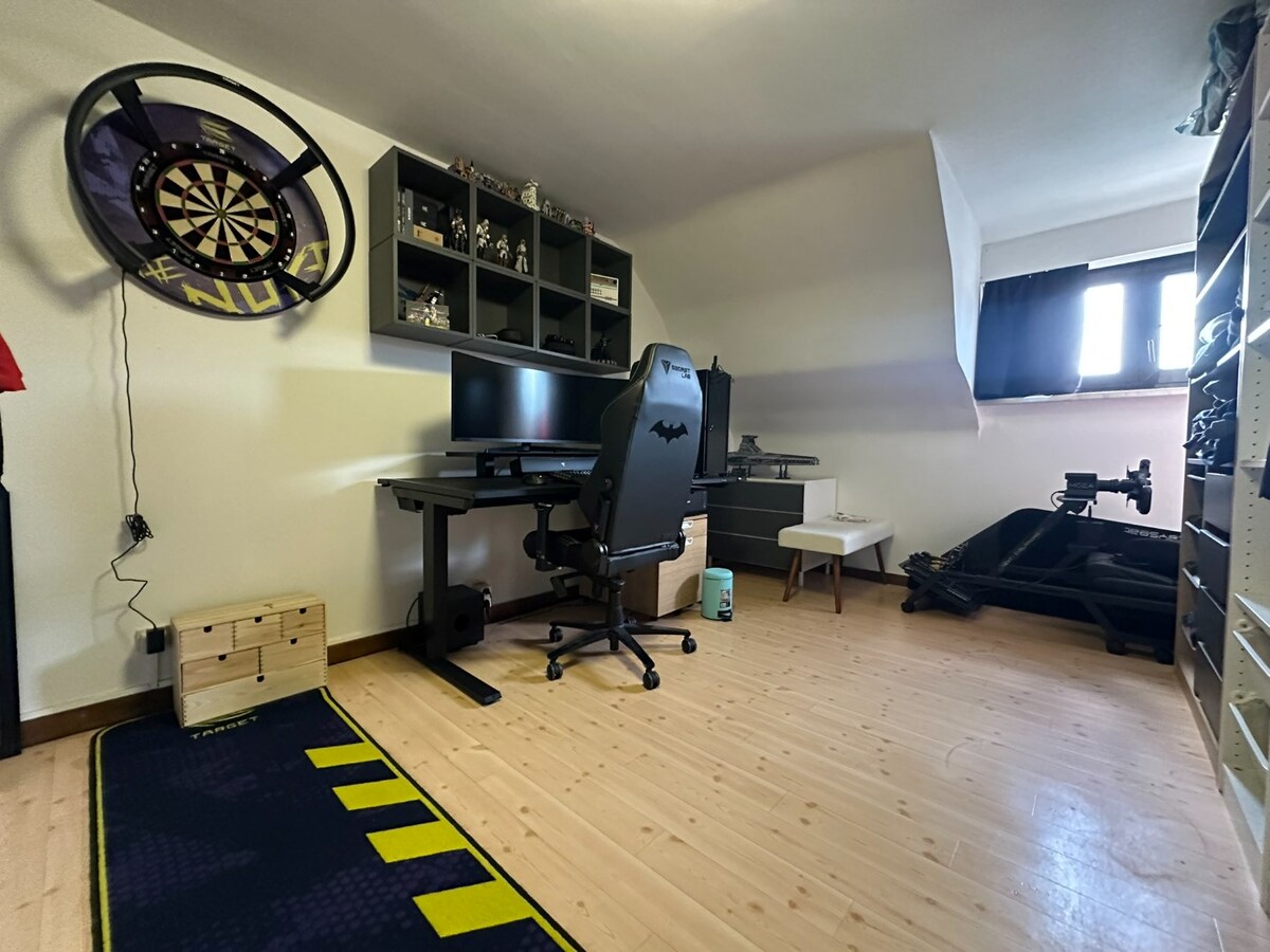 Interessante investeringsopportuniteit in hartje Malle: handelspand + 2 appartementen 