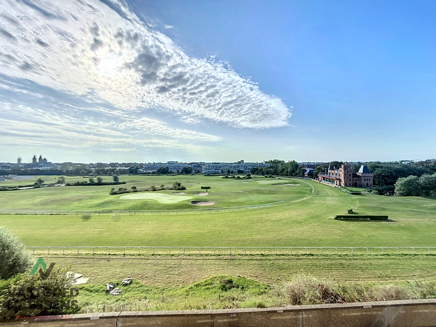 INSTAPKLARE STUDIO MET TERRAS - ZICHT OP GOLF 