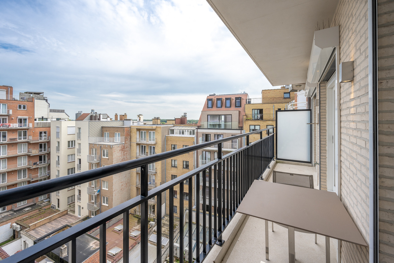 Appartement (largeur de fa&#231;ade de 8,6 m !) avec 3 chambres sur l&#39;exclusive Place Albert &#224; Knokke-Zoute. 