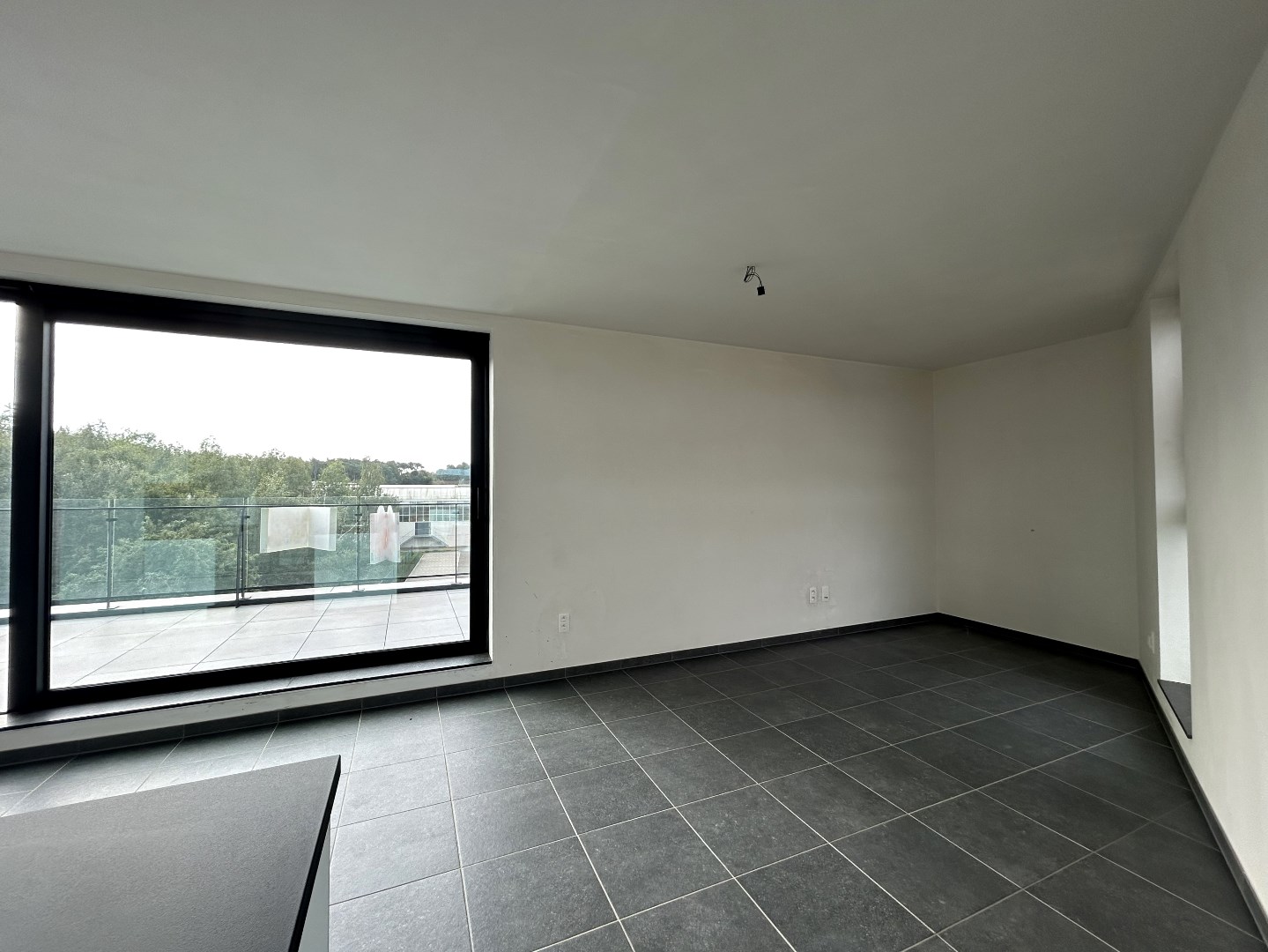 Exclusief volledig afgewerkt penthouse met 2 slpk. in Ham 