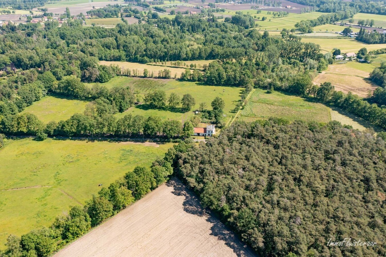 Hoeve op een uitzonderlijke locatie op ca. 5ha te Ham 