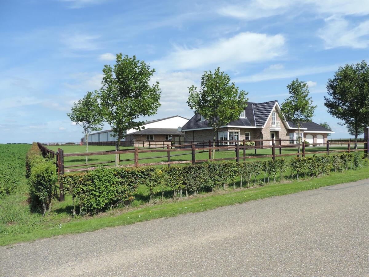 Luxueus landhuis met hippisch complex op ca. 2,7 ha te Ulestraten (NL) 