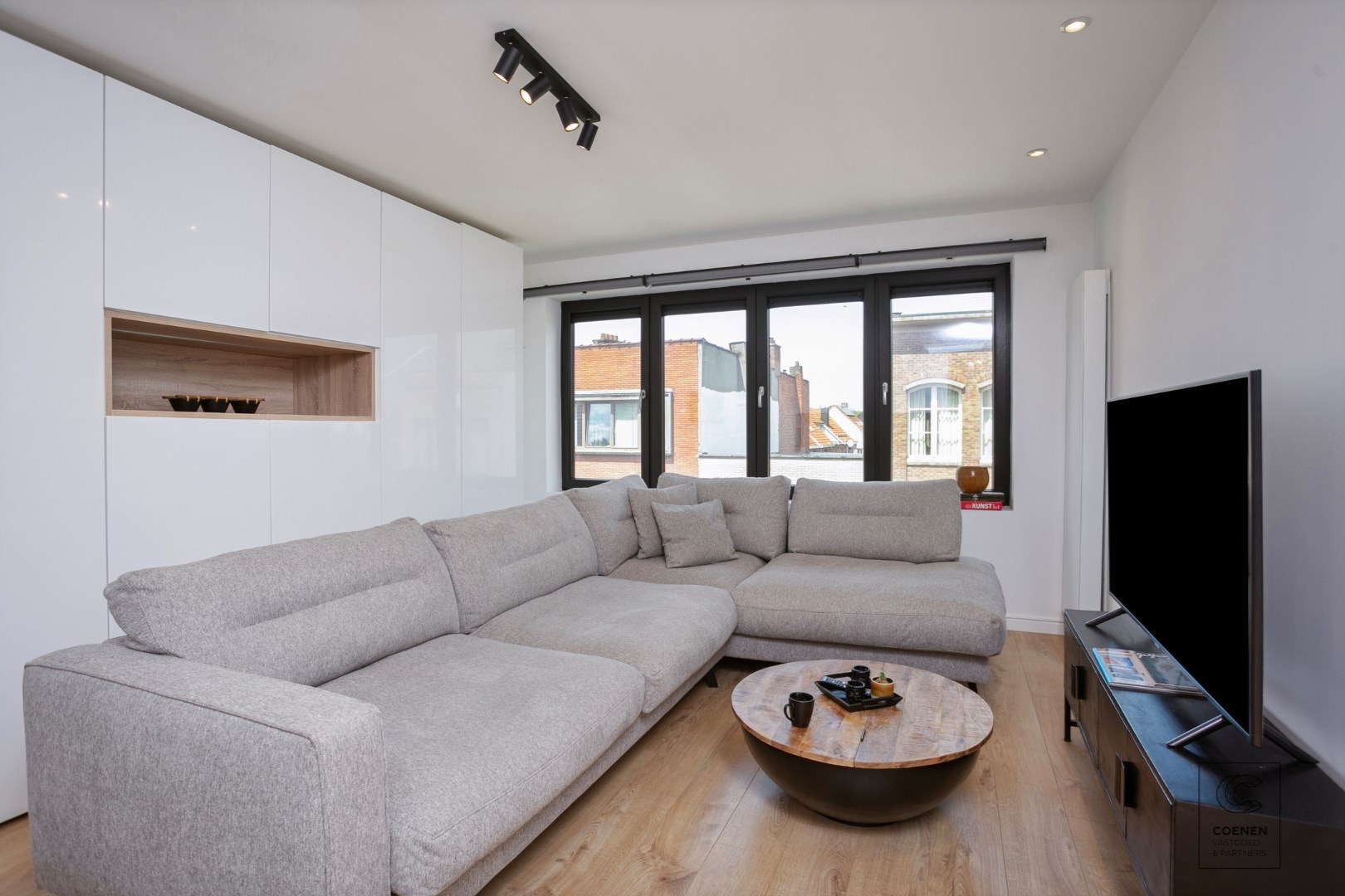 Prachtig gerenoveerd (gemeubeld!) appartement met 2 slpk&#39;s en een bew. opp. van ca. 70 m&#178; 