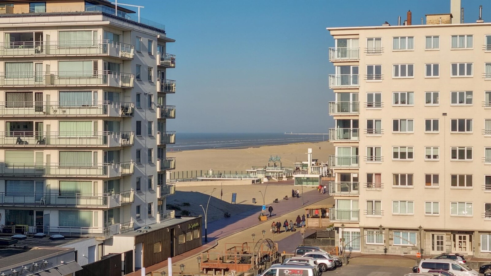 Gemeubelde studio met zeezicht in residentie Plaza te Oostduinkerke 