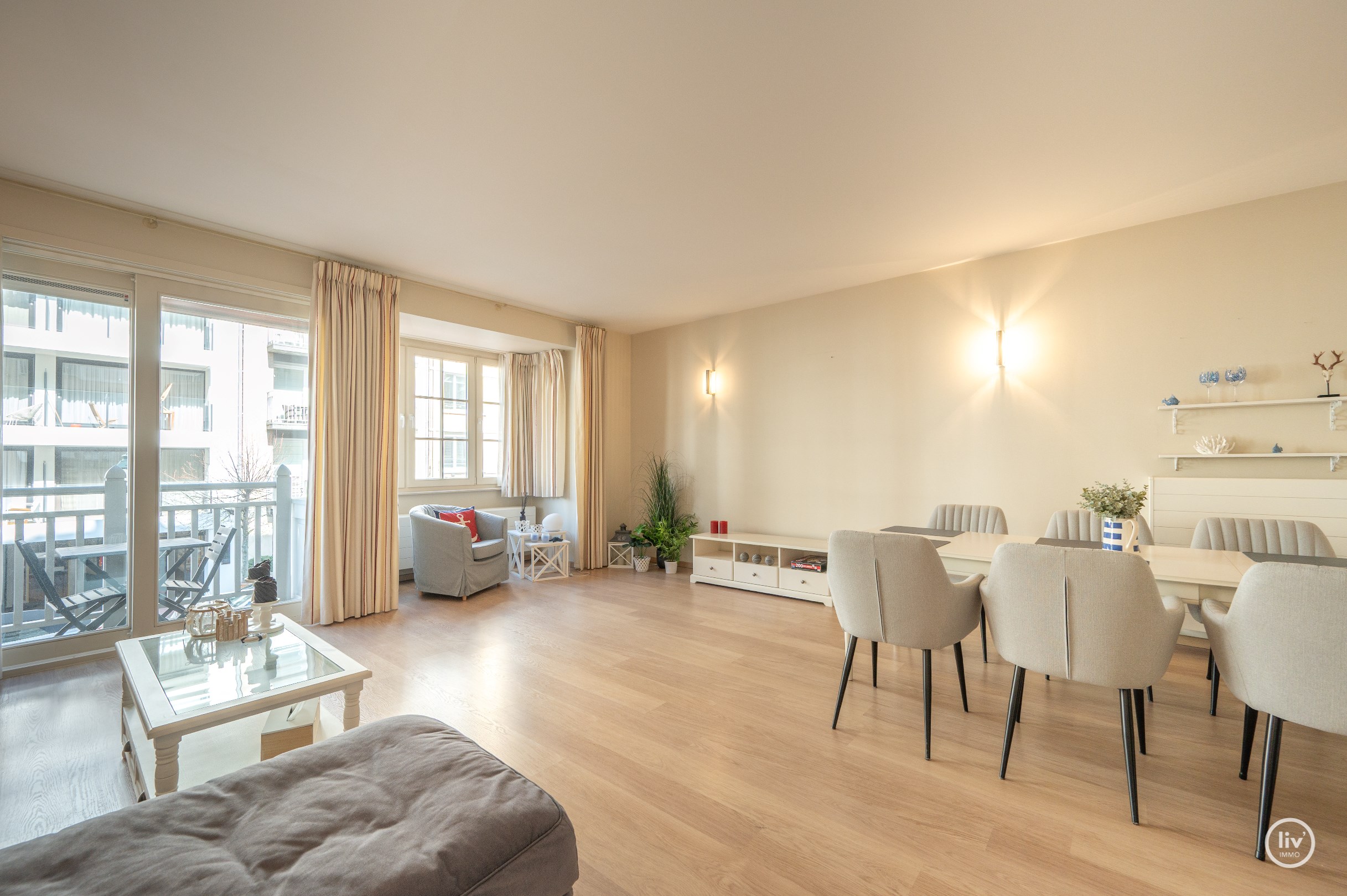 Instapklaar appartement met mooi zonneterras, gelegen op de Dumortierlaan. 