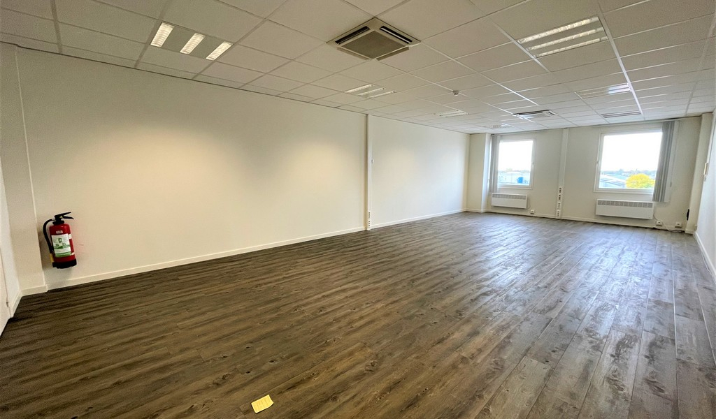 Magazijnen en kantoren te huur in Immogranit Building in Drongen