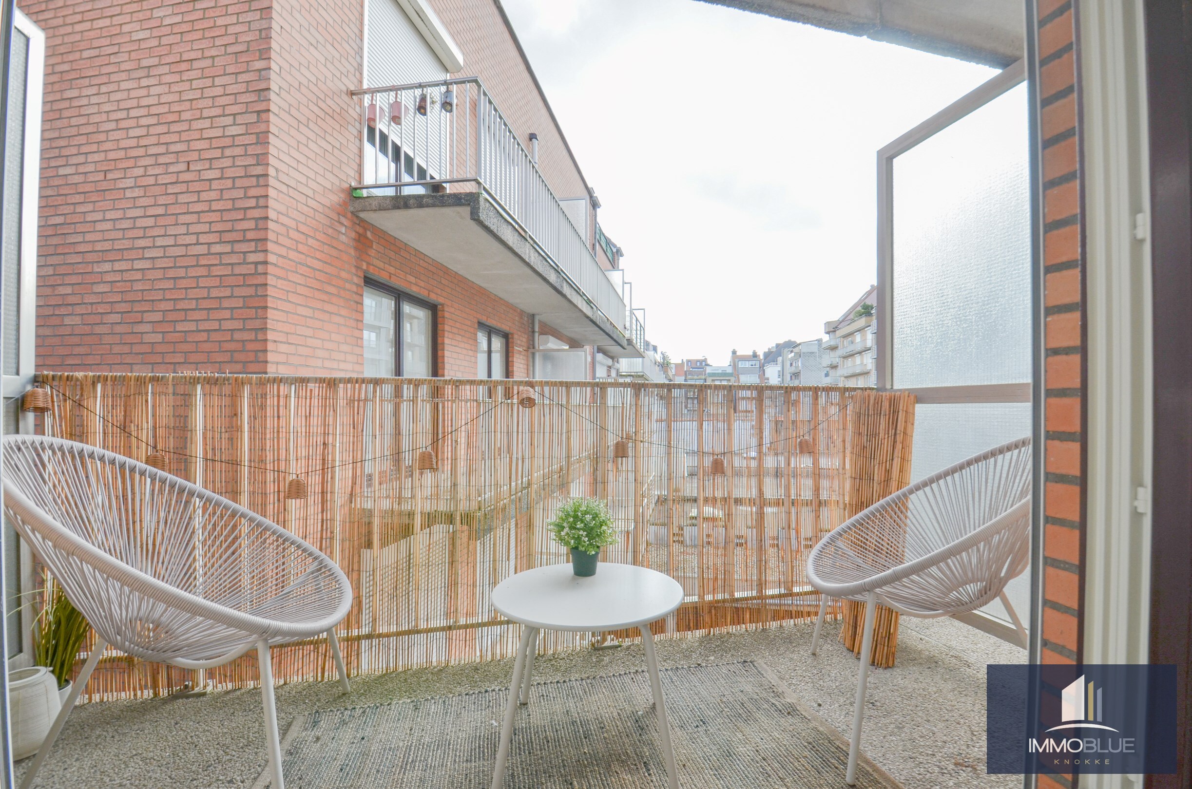 Appartement enti&#232;rement r&#233;nov&#233;, id&#233;alement situ&#233; sur la Zoutelaan, &#224; distance de marche du centre commercial. 