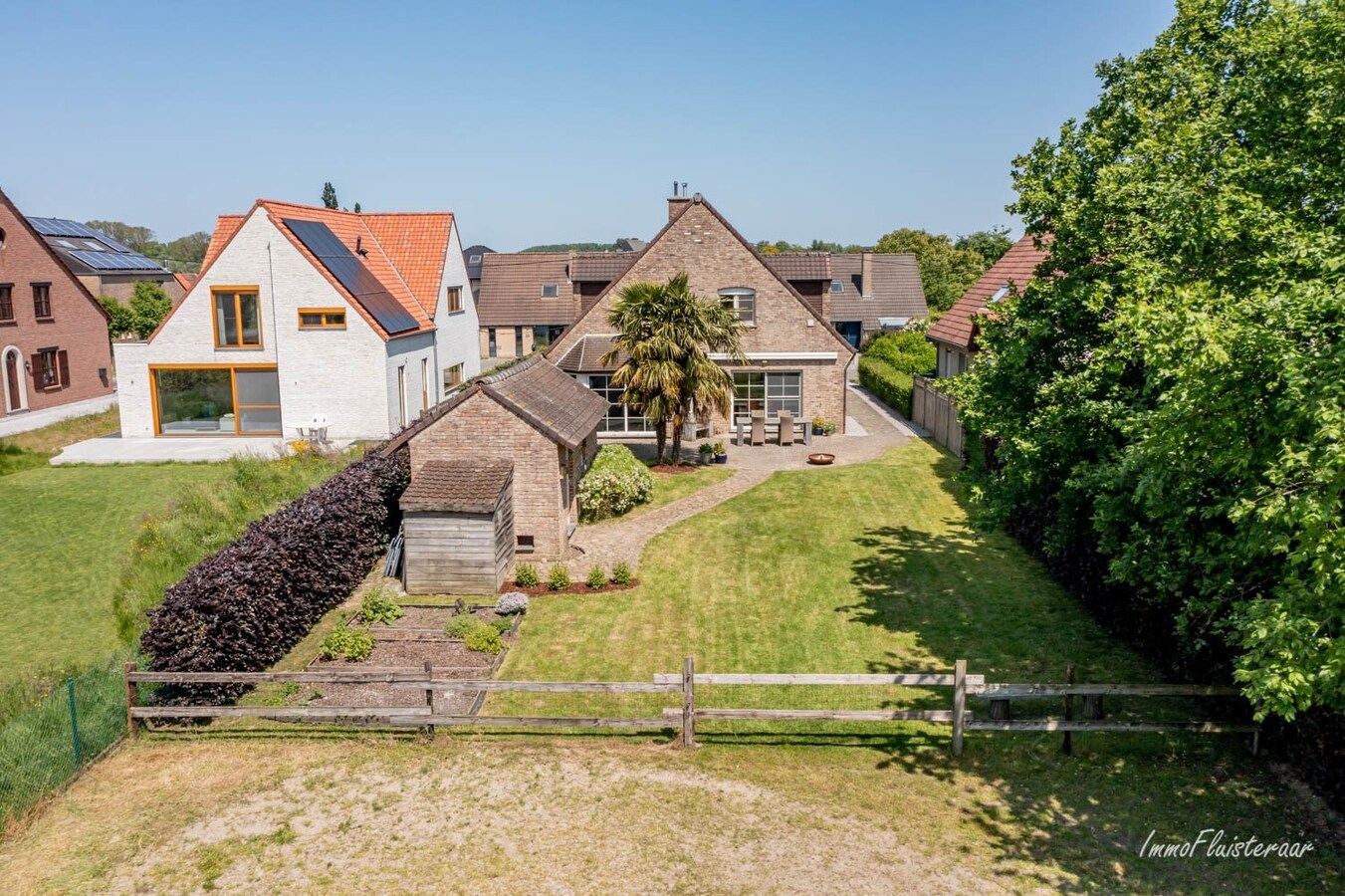 Aantrekkelijke villa met achterliggend weiland op ca. 66a te Zemst (Vlaams-Brabant) 