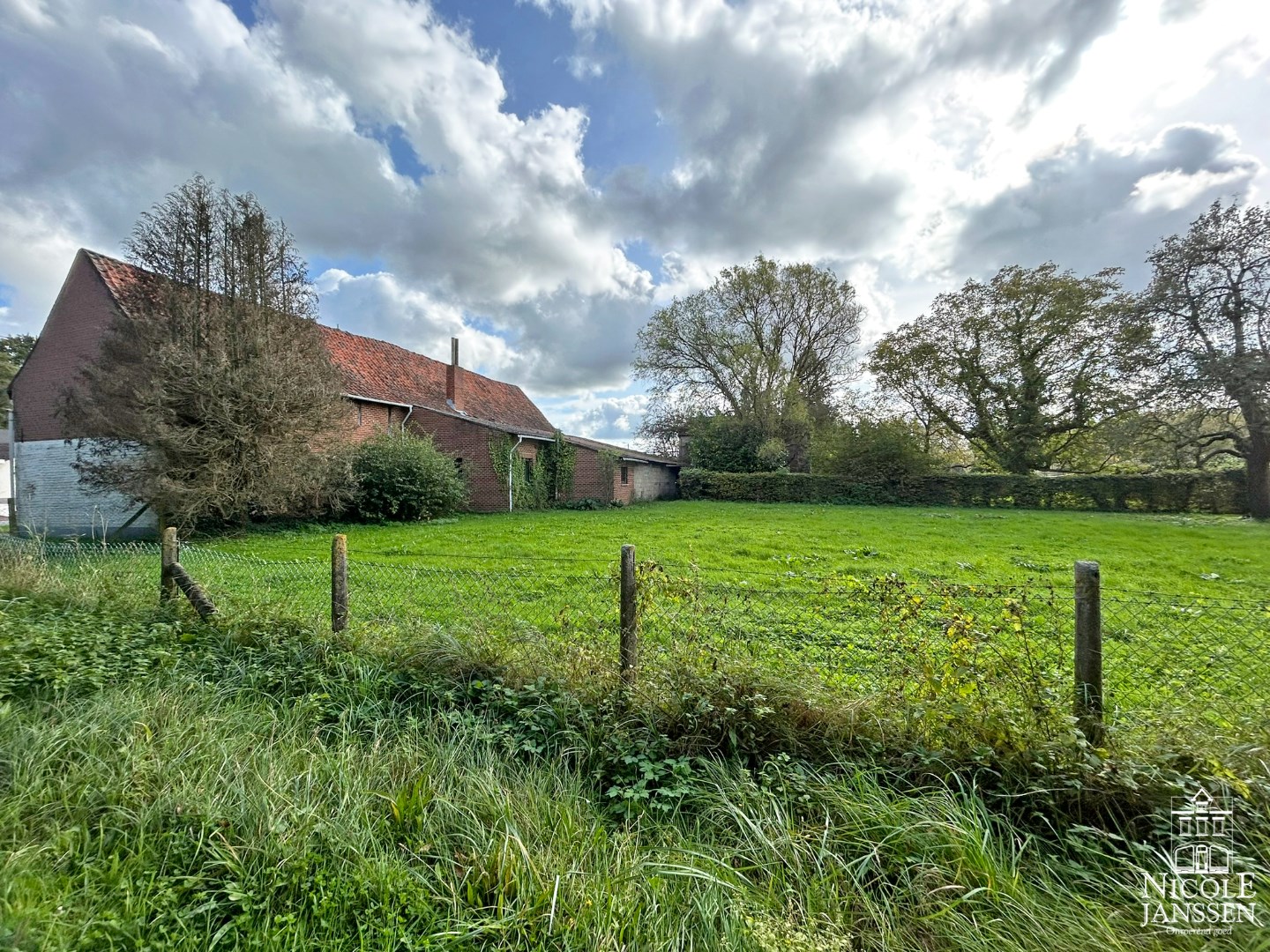 Hoeve op een royaal perceel van 56a 48ca