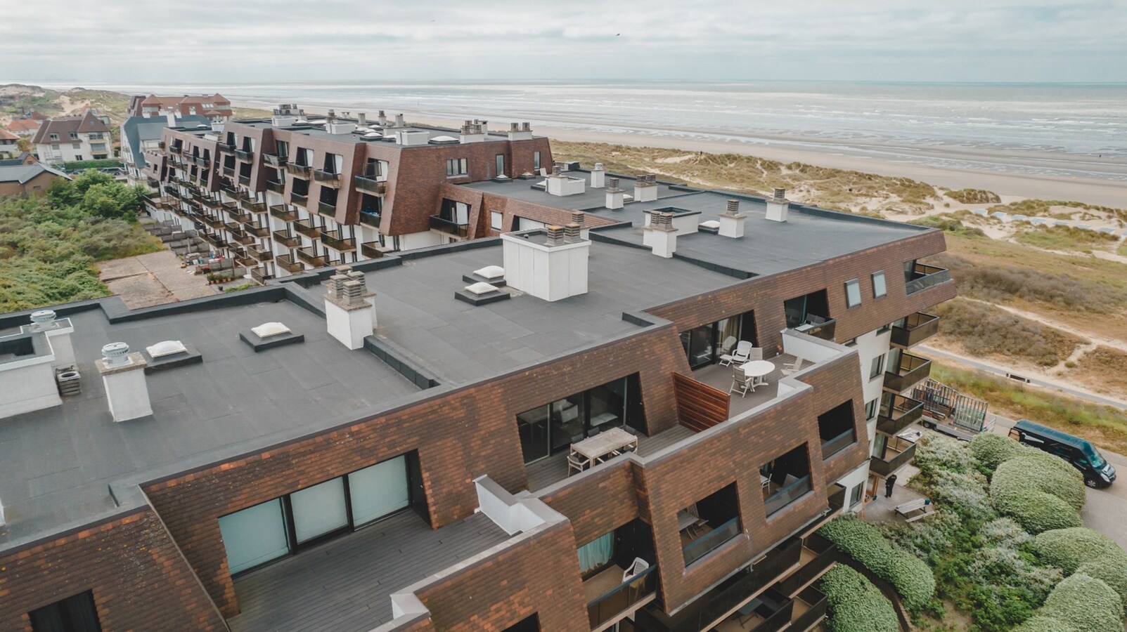 Prachtig gerenoveerde  penthouse met lateraal zeezicht in de Res. Plaza Oostduinkerke 