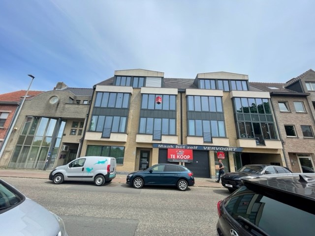 Centraal gelegen appartement met 2 slaapkamers en een garagebox te Geel! 