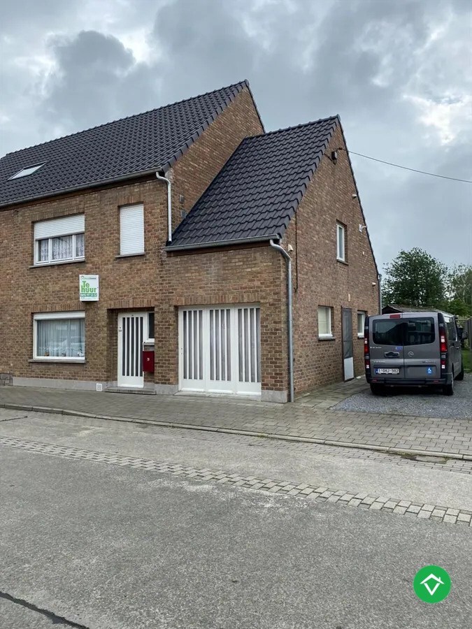 Halfopen bebouwing met 3 slaapkamers en een garage te Koekelare 