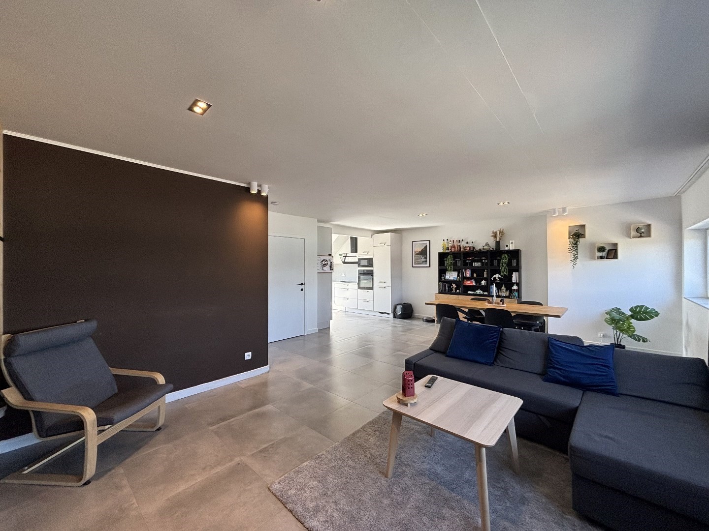 Ruim en instapklaar penthouse met 3 slpk. in centrum Leopoldsburg 