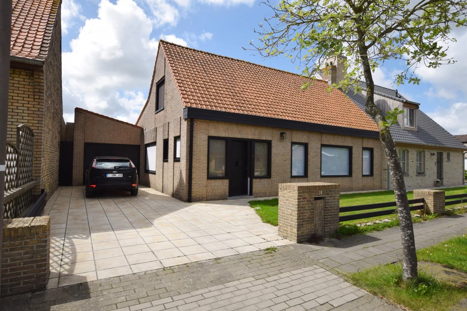 Halfopenbebouwing met 3 slaapkamers op 653 m² te Keiem. 