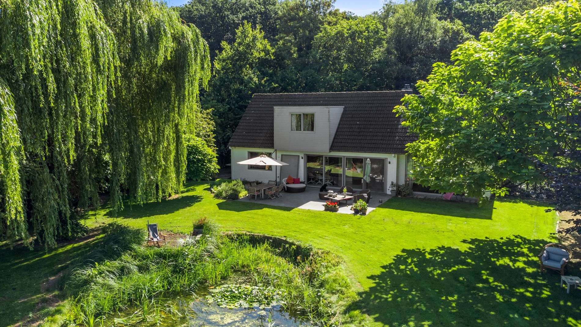 Villa met ruime tuin en praktijkruimte (+/- 4000 m&#178;), Groenhove Torhout 