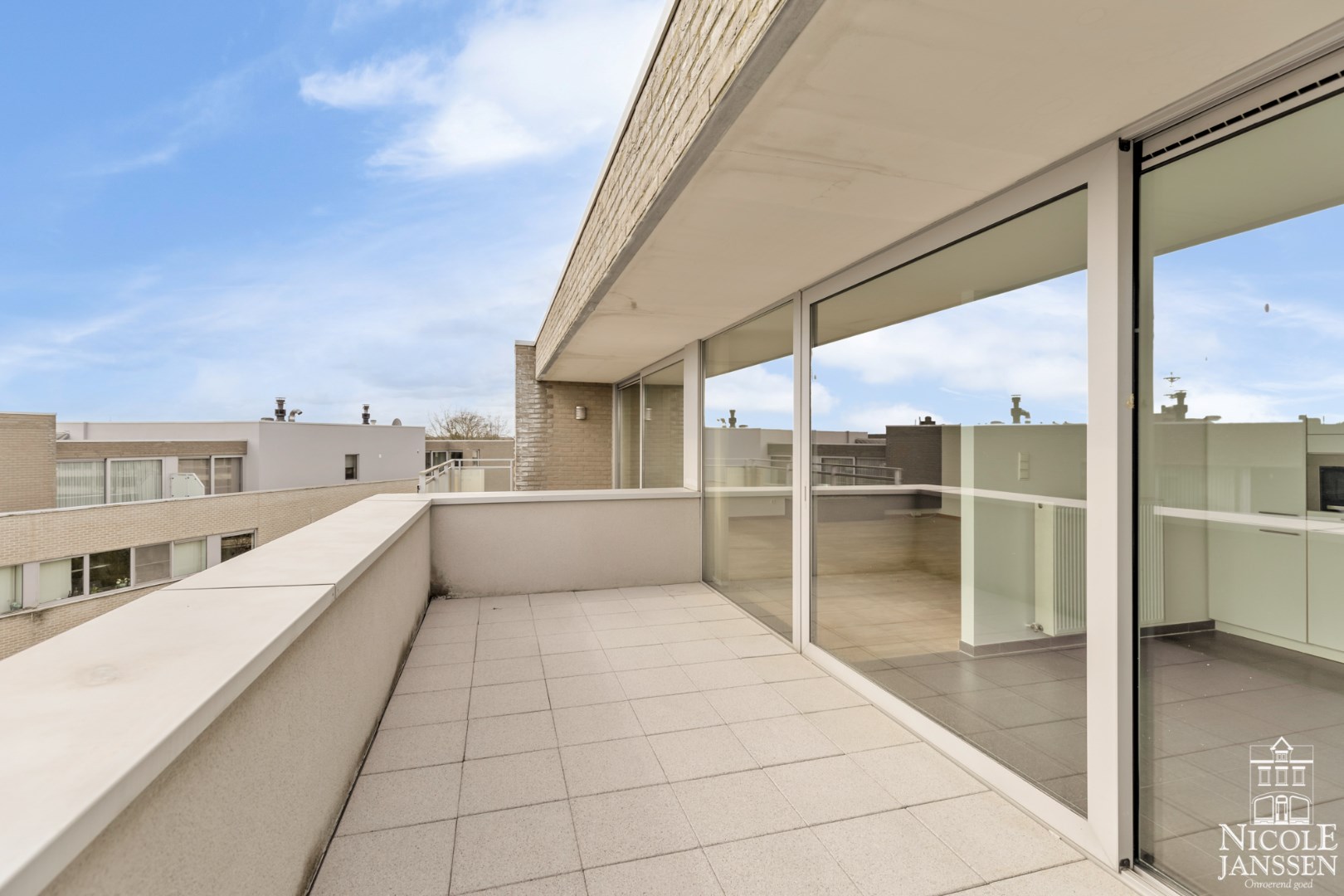 Luxe penthouse op de vierde verdieping met ruime terrassen 
