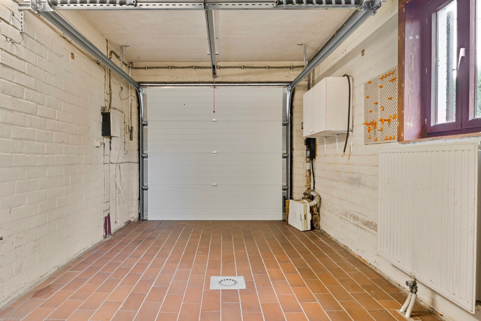 Te renoveren vrijstaande woning met 4 slpks, garage en tuin 