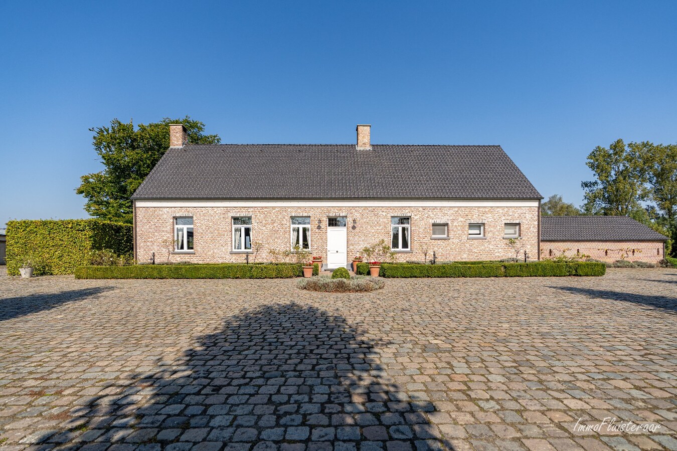 Hoogwaardig afgewerkte villa met stalgebouw en aanpalende weides op ca. 1,7 ha  te Herenthout 