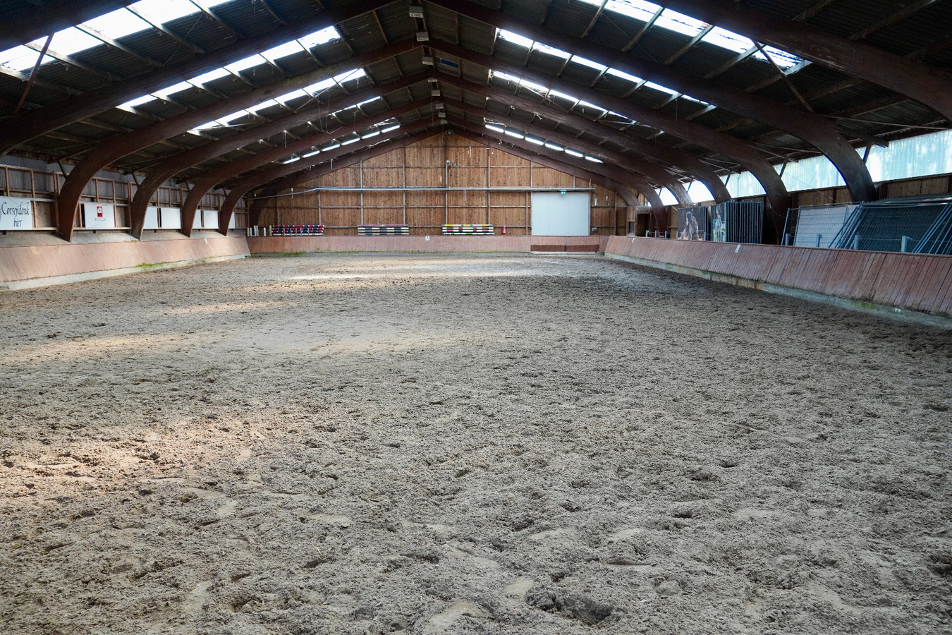 Equestrian Centre ‘De Kraal’ with adjoining luxury villa on approximately 8,7ha in Zandhoven. 
