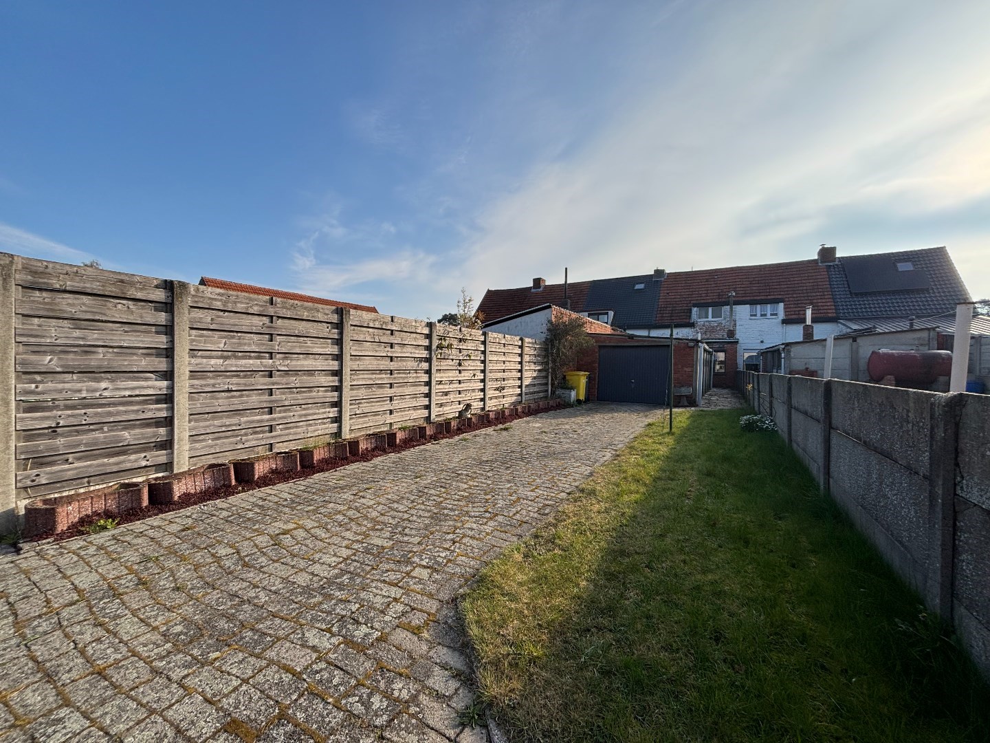 Te renoveren woning met 2 ruime slaapkamers in Mol 