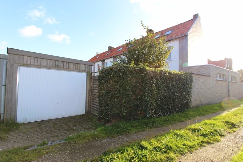 Woning met 3 slaapkamers en garage te Gistel 