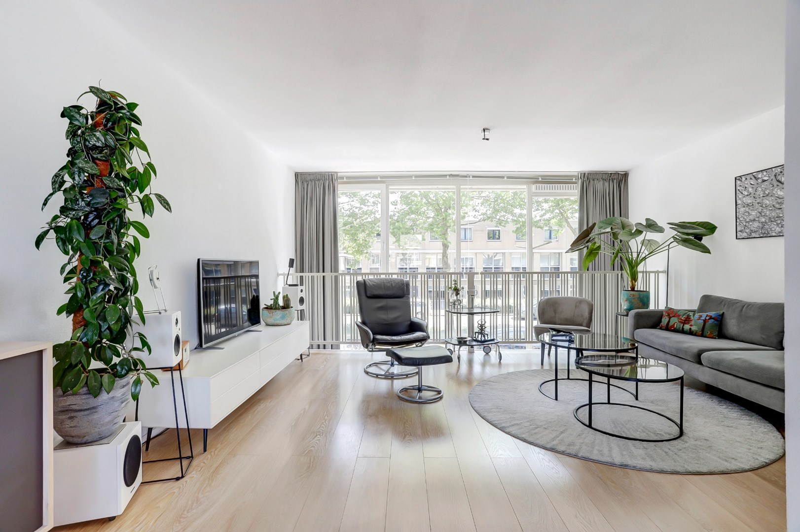 Licht, ruimte en luxe onder &#233;&#233;n dak – ideaal gezinshuis met 3 slaapkamers, moderne keuken, balkon en zonovergoten dakterras! 