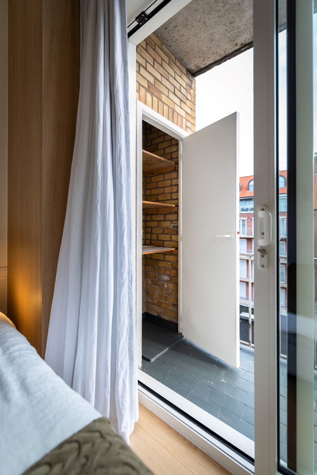 Prachtig gerenoveerd appartement met 2 slaapkamers en  open zicht over de Koningslaan te Knokke 