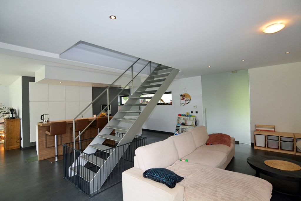 Moderne, energiezuinige woning met 4 slpks op 7a 7ca. 