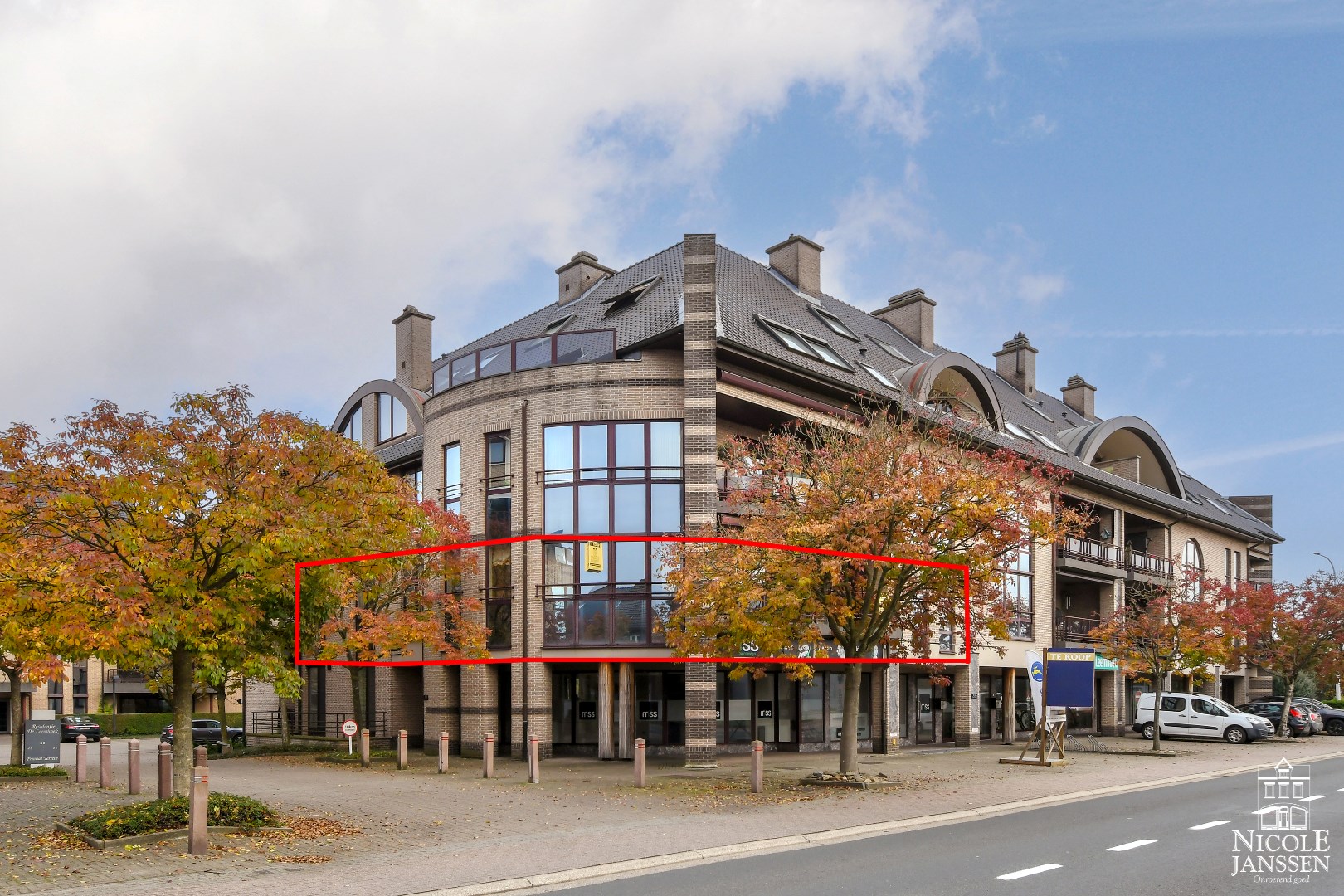 Ruim appartement met overdekt terras, autostandplaats en kelderberging 