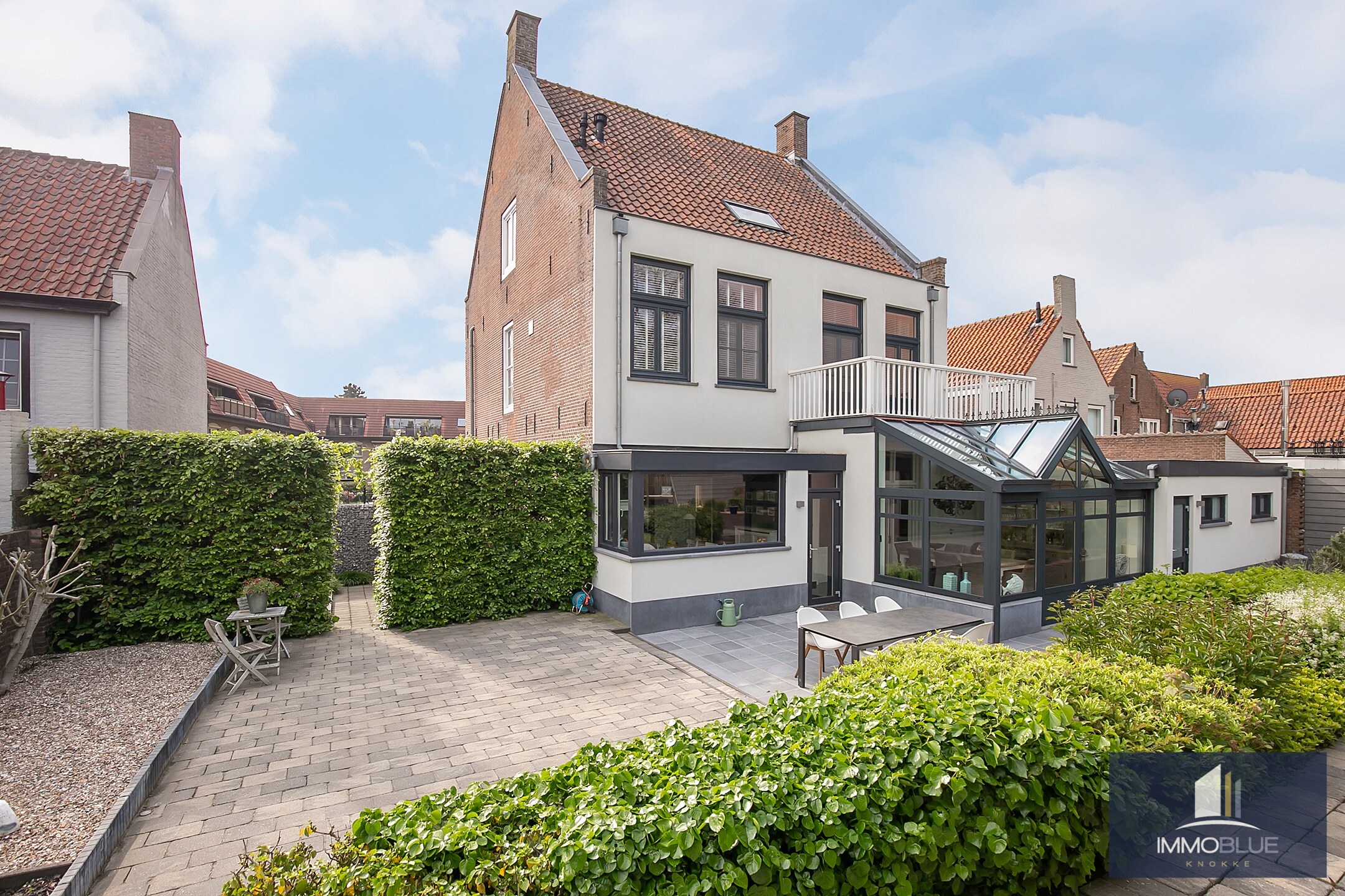 Maison de ma&#238;tre exclusive et &#233;l&#233;gante avec de grands espaces de vie. 