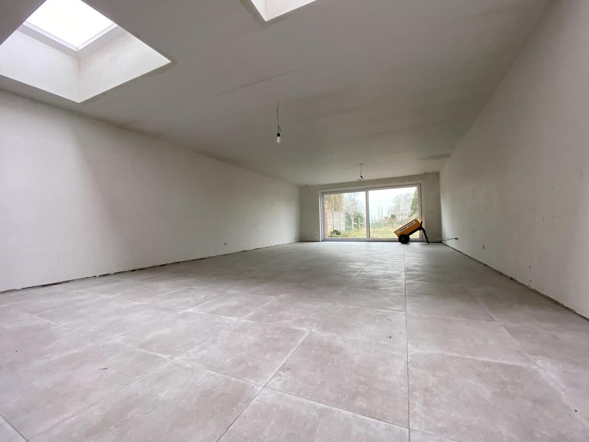 Nieuwbouwwoning met 4 slaapkamers en carport te Ichtegem 