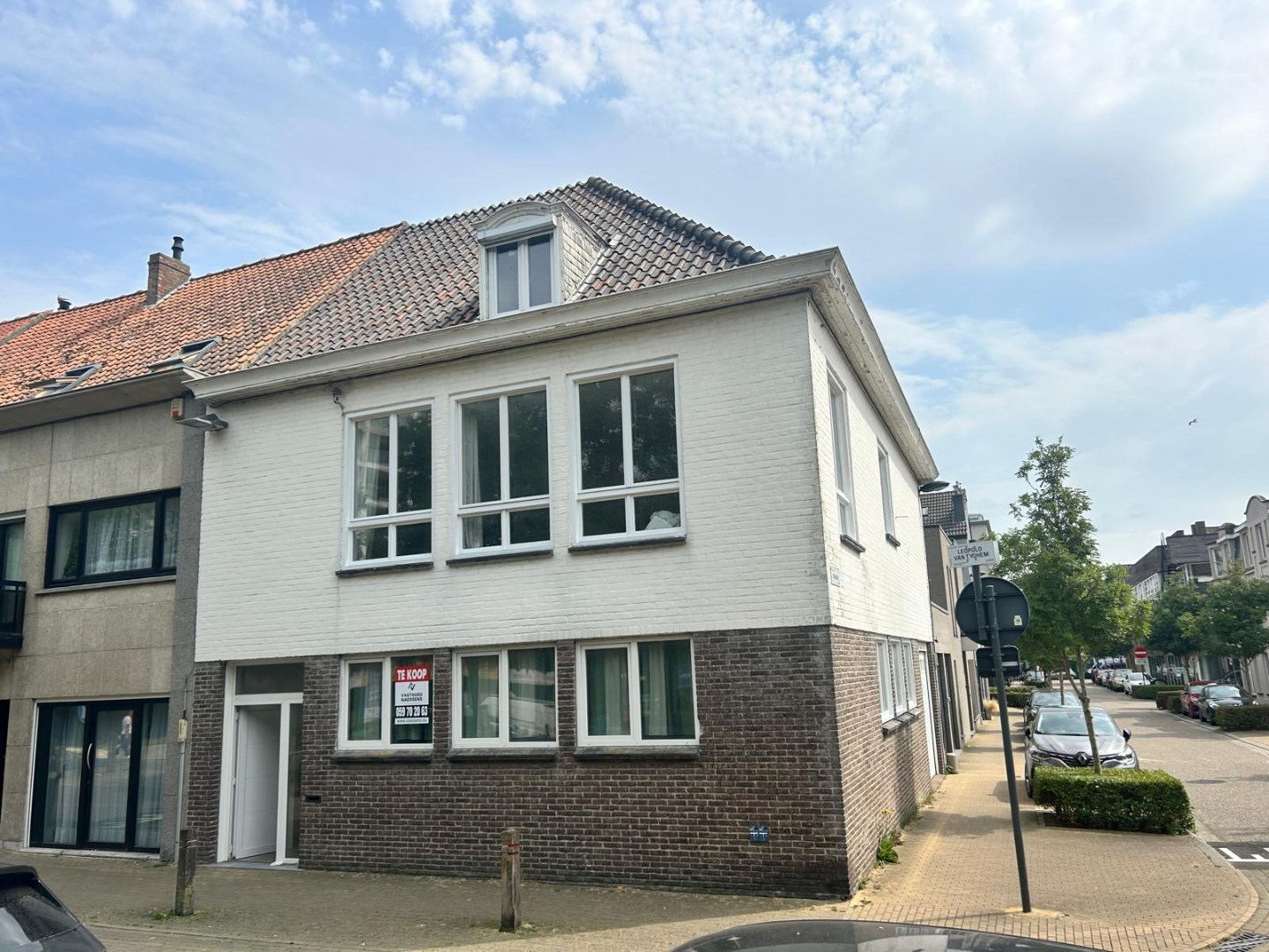 Hoekwoning met inpandige loods - garage - 5 SLPK en terras 