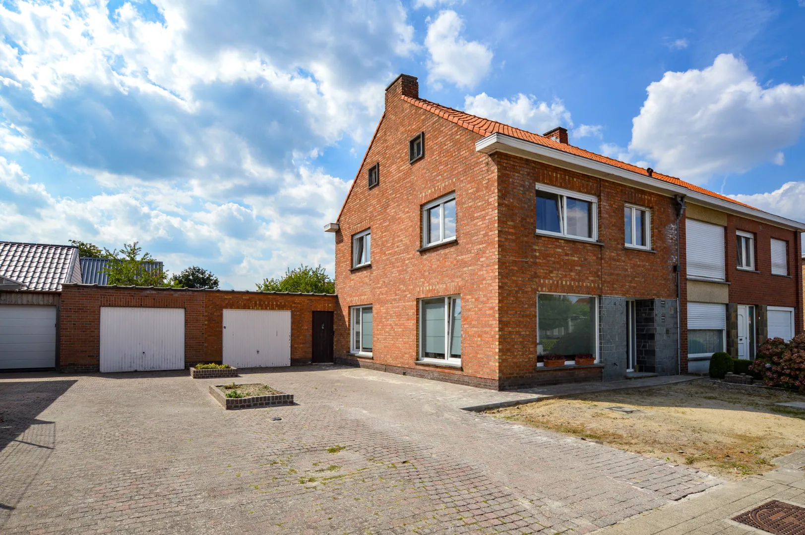 Gerenoveerde woning op 591 m² in de dorpskern van Loppem