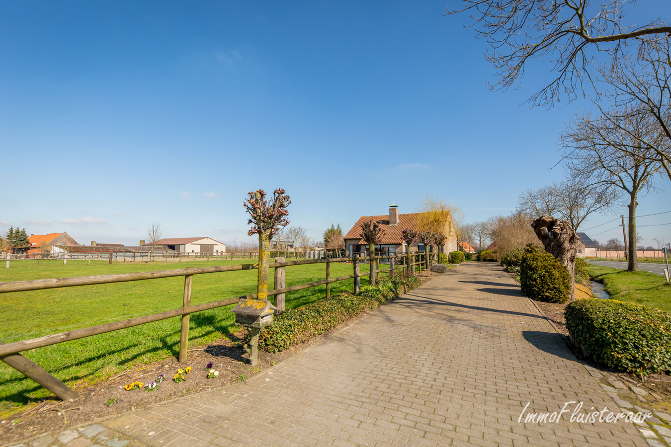 Charmante woning met bijgebouw en aanpalende weides op 7.240m&#178;. 