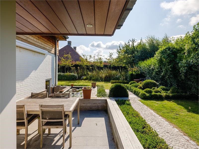 Tijdsloze villa in &#233;&#233;n van de mooiste villawijken van Roeselare 