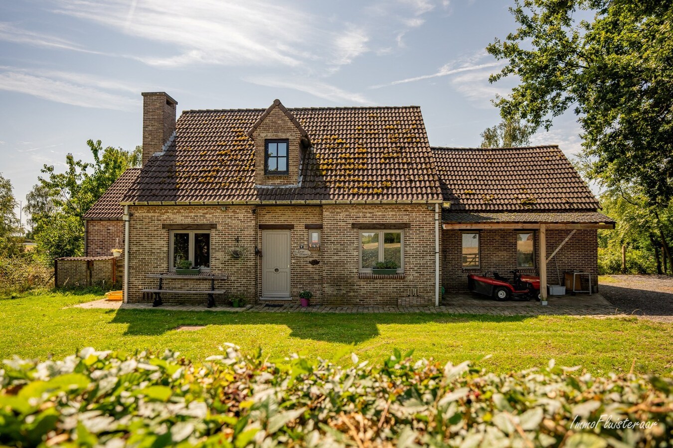 Maison soign&#233;e avec 4 &#233;curies sur environ 75 ares &#224; Tielt-Winge (Brabant flamand) 