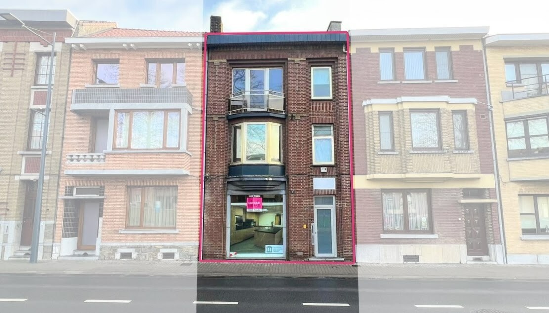 Herenhuis met handelsruimte en appartement in centrum Tongeren 