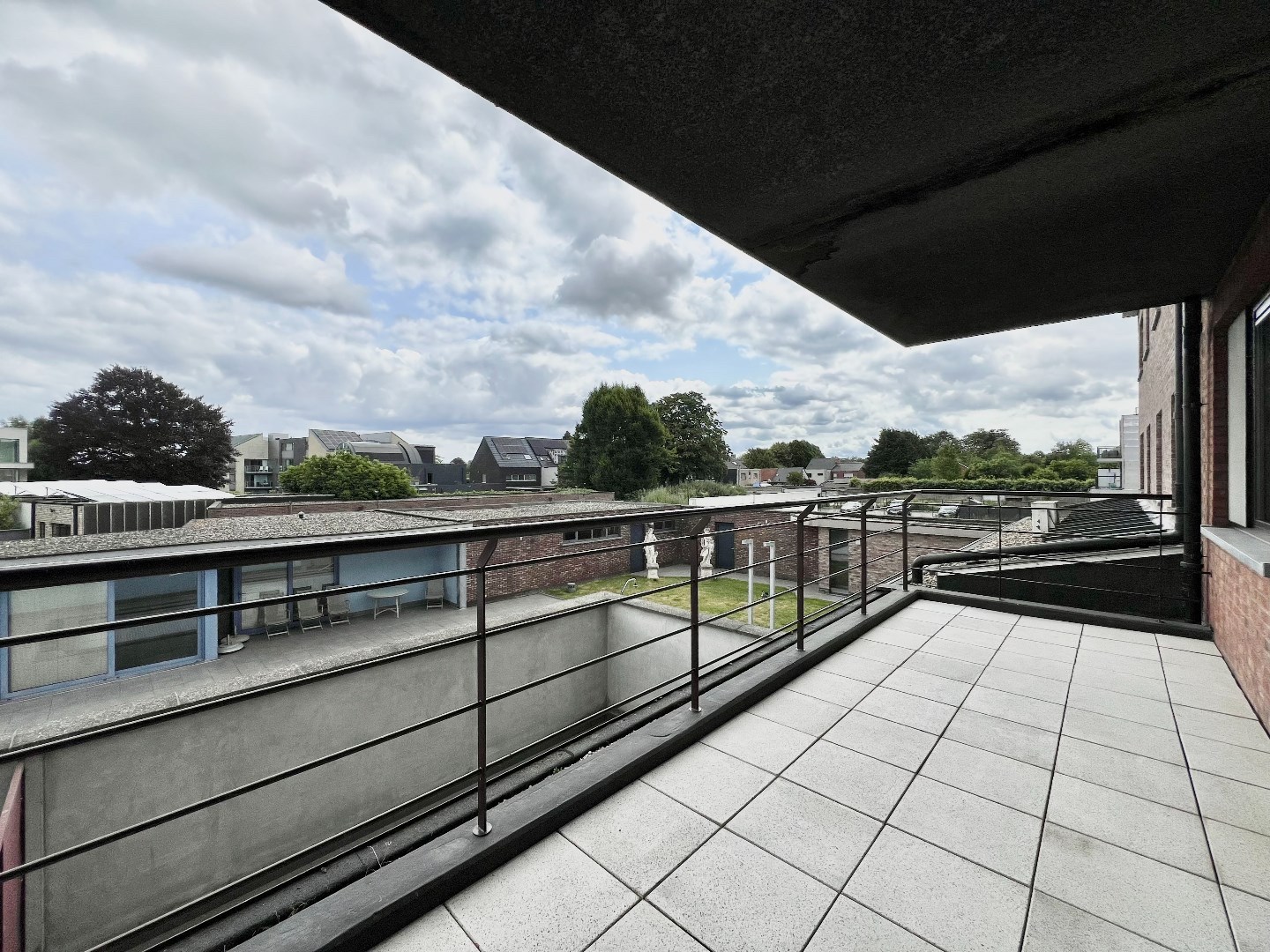 Ruim appt. met 2 slpks en bew. opp. van 100 m2 in centrum van Wommelgem! 